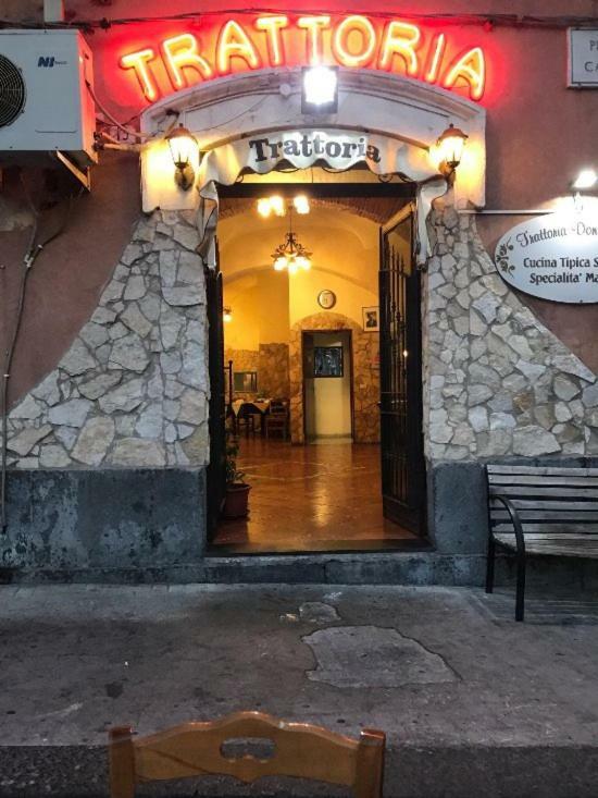 Gisira Apartments Al Borgo Catánia Buitenkant foto