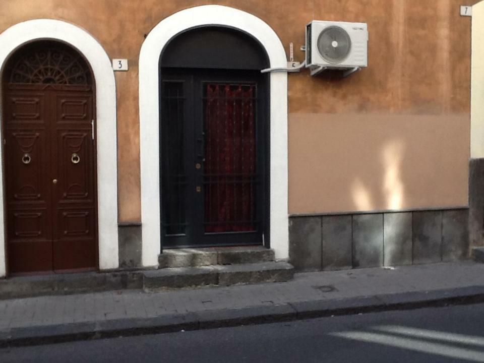 Gisira Apartments Al Borgo Catánia Buitenkant foto